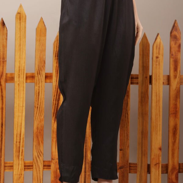 23 Jan- Maxkeystudio25701 Black V Neck Floral Straight Suit Set