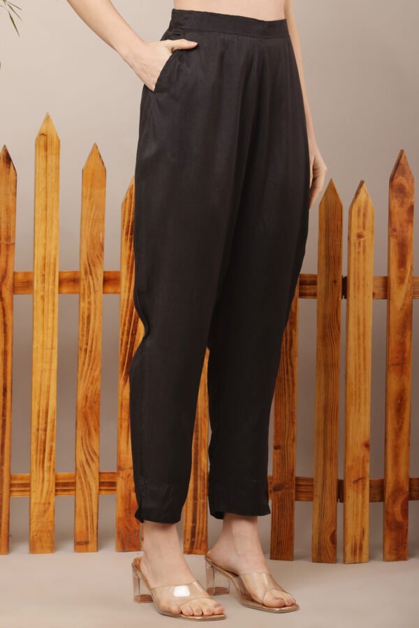 23 Jan- Maxkeystudio25701 Black V Neck Floral Straight Suit Set