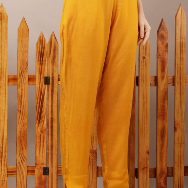 23 Jan- Maxkeystudio25790 Yellow Leheria Embroidered Straight Suit Set