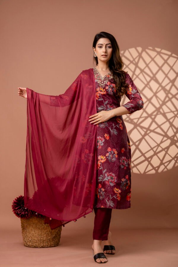328A4837 Black V Neck Floral Straight Suit Set