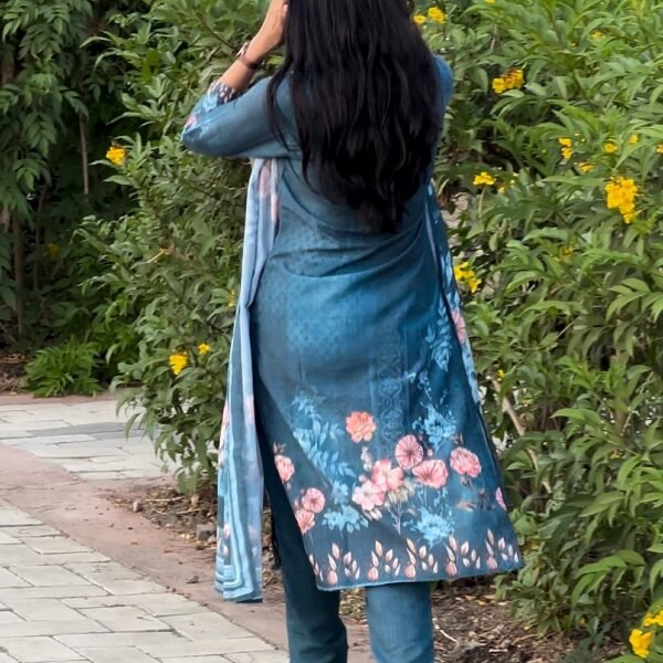 Screenshot Indigo Garden Schiffli Cotton Straight Suit Set