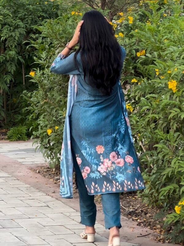 Screenshot Indigo Garden Schiffli Cotton Straight Suit Set