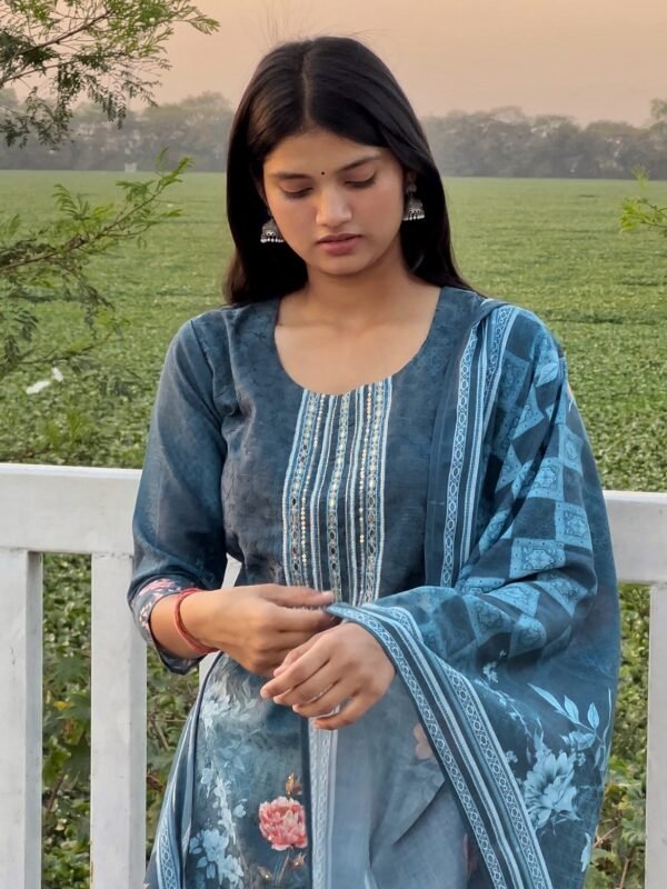 Screenshot Indigo Garden Schiffli Cotton Straight Suit Set