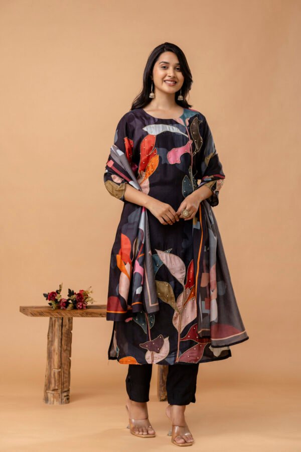 4D3A2598 Noir Raw Silk Embroidered Straight Suit