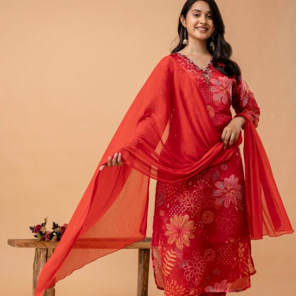 4D3A2627 Red V-Neck Embroidered Straight Suit Set