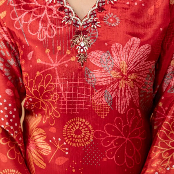 4D3A2632 Red V-Neck Embroidered Straight Suit Set