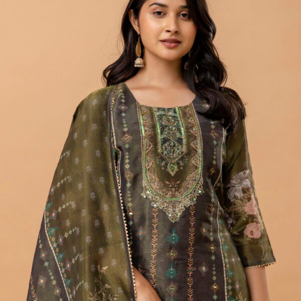 4D3A2727 Pakistani Luxe Green Straight Suit Set