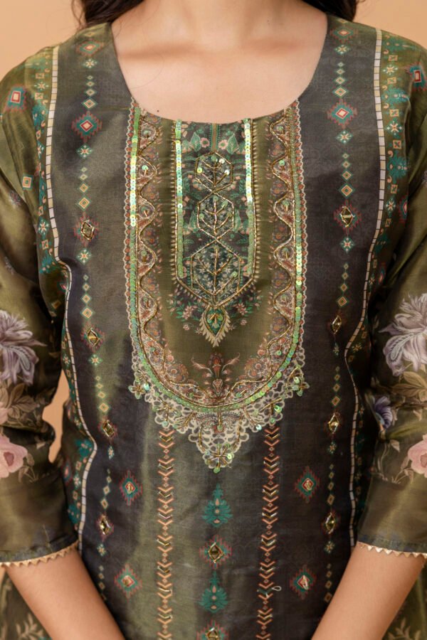 4D3A2730 Pakistani Luxe Green Straight Suit Set