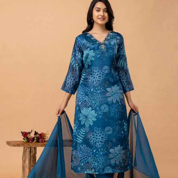 4D3A2752 Blue V-Neck Embroidered Straight Suit Set