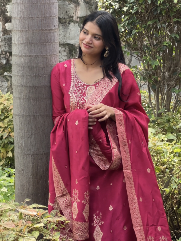 IMG_8628 Magenta Pure Banarasi Raw Silk Embroidered Suit Set
