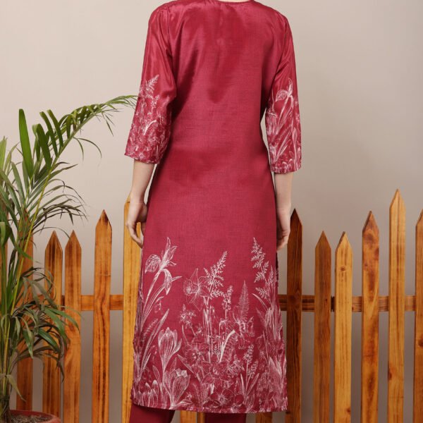 23 Jan- Maxkeystudio25919 Red Digital Printed Embroidered Straight Suit