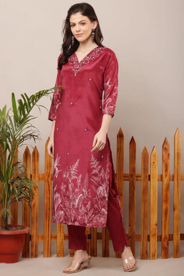 23 Jan- Maxkeystudio25925 Red Digital Printed Embroidered Straight Suit