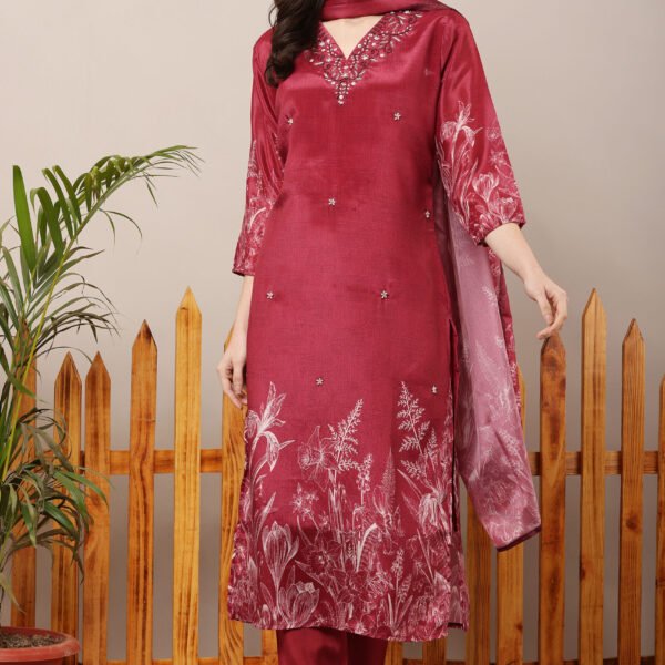 23 Jan- Maxkeystudio25932 Red Digital Printed Embroidered Straight Suit