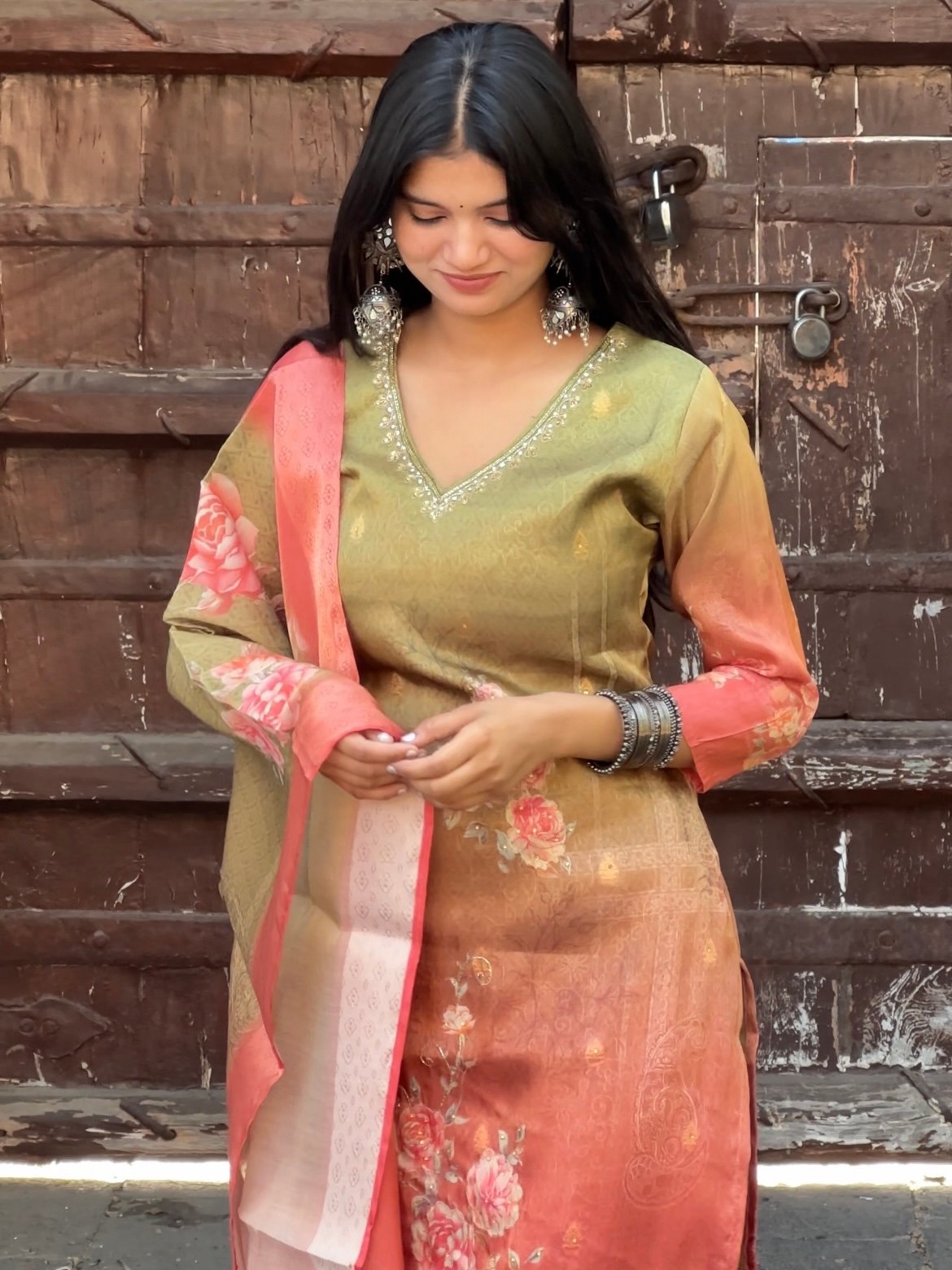 Saanjh Tissue jackquard Embroidered Suit Set Saanjh Tissue jackquard Embroidered Suit Set