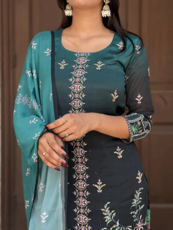 Arohi Embroidered Pakistani Suit Set